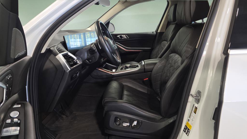 Used 2023 BMW X7 xDrive40i w/ Premium Package image 11