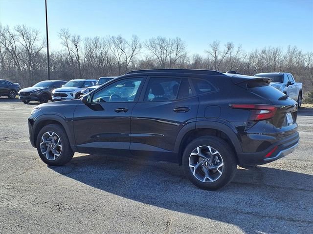 Used 2025 Chevrolet Trax LT w/ LT Convenience Package image 33