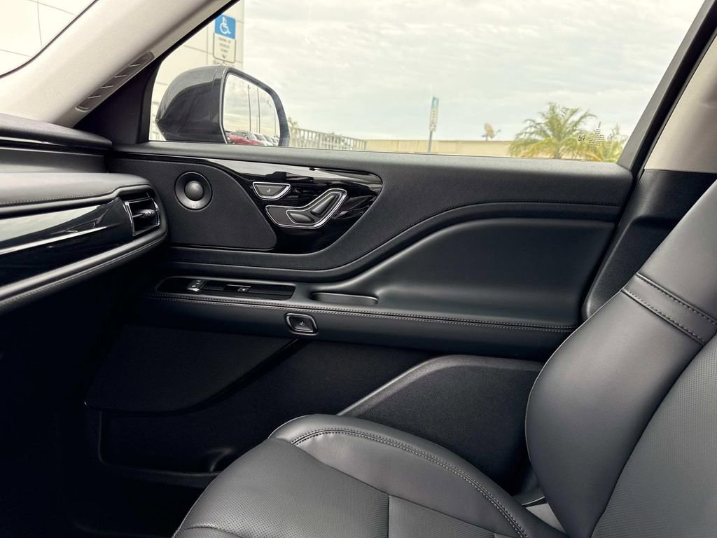 New 2026 Lincoln Aviator AWD image 22