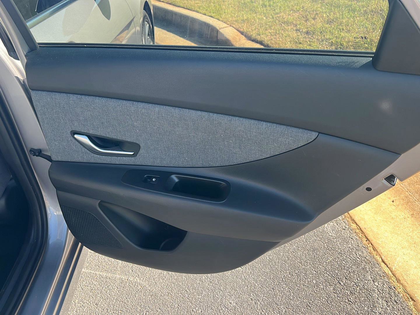 Used 2025 Hyundai Elantra Limited image 14