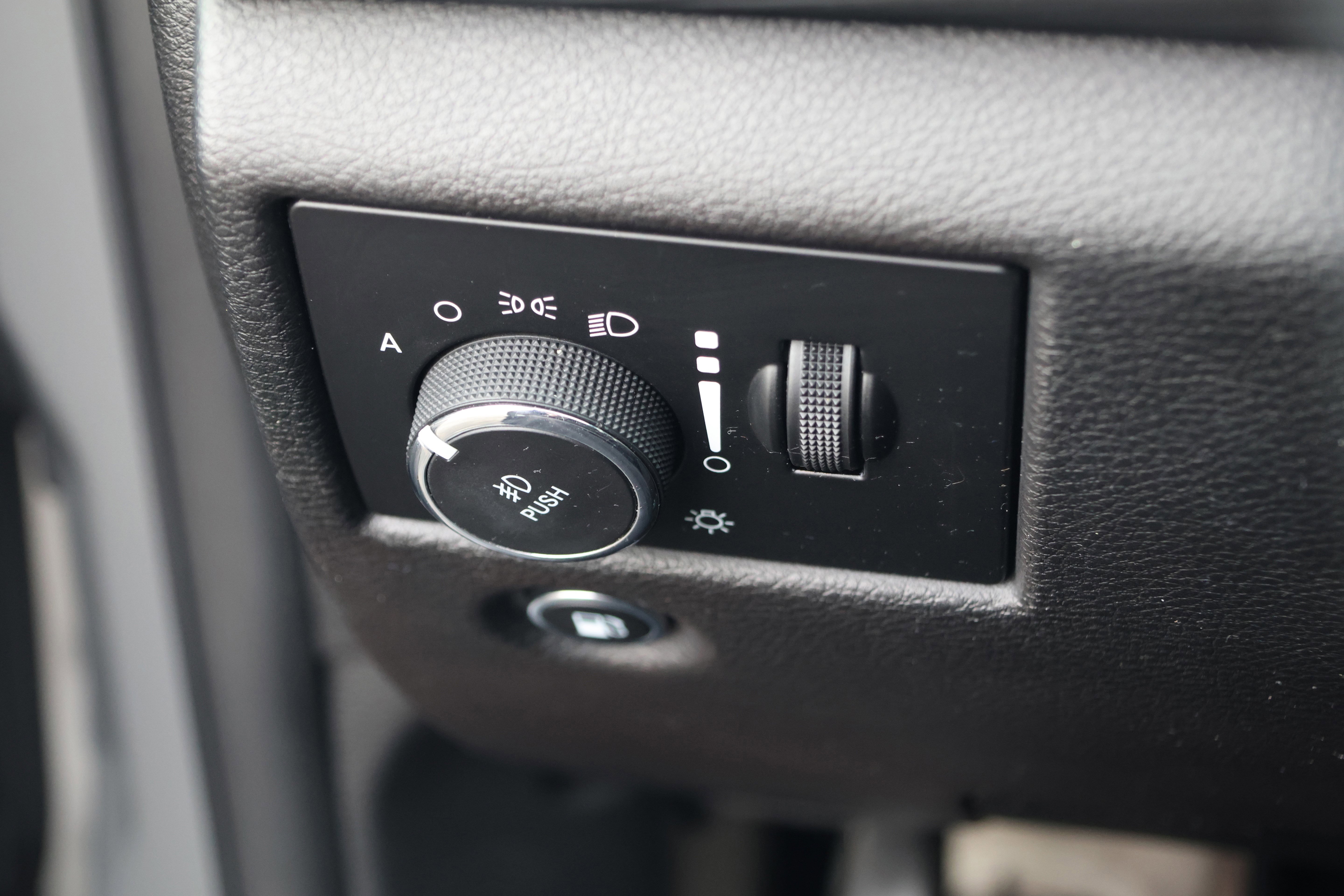 Used 2019 Jeep Grand Cherokee Altitude image 14