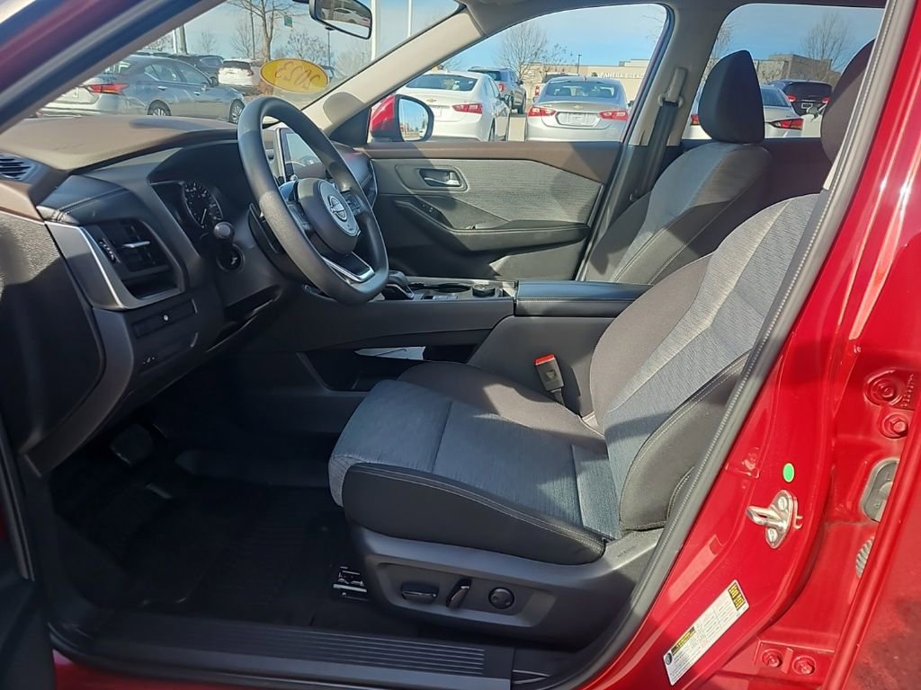 Used 2023 Nissan Rogue SV image 14