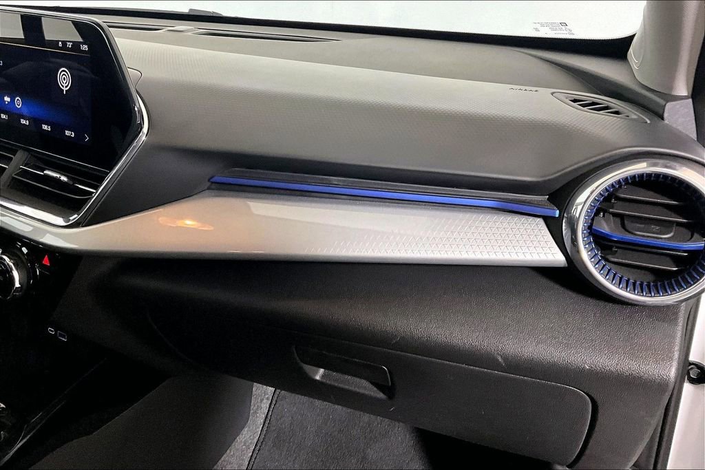 Used 2025 Chevrolet Trax LT w/ LT Convenience Package image 12