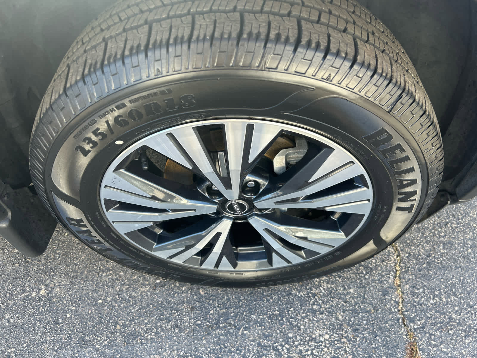 Used 2023 Nissan Rogue SV w/ SV Premium B Package image 9