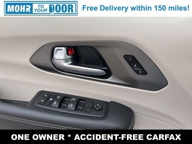 Used 2024 Chrysler Pacifica Touring-L image 21