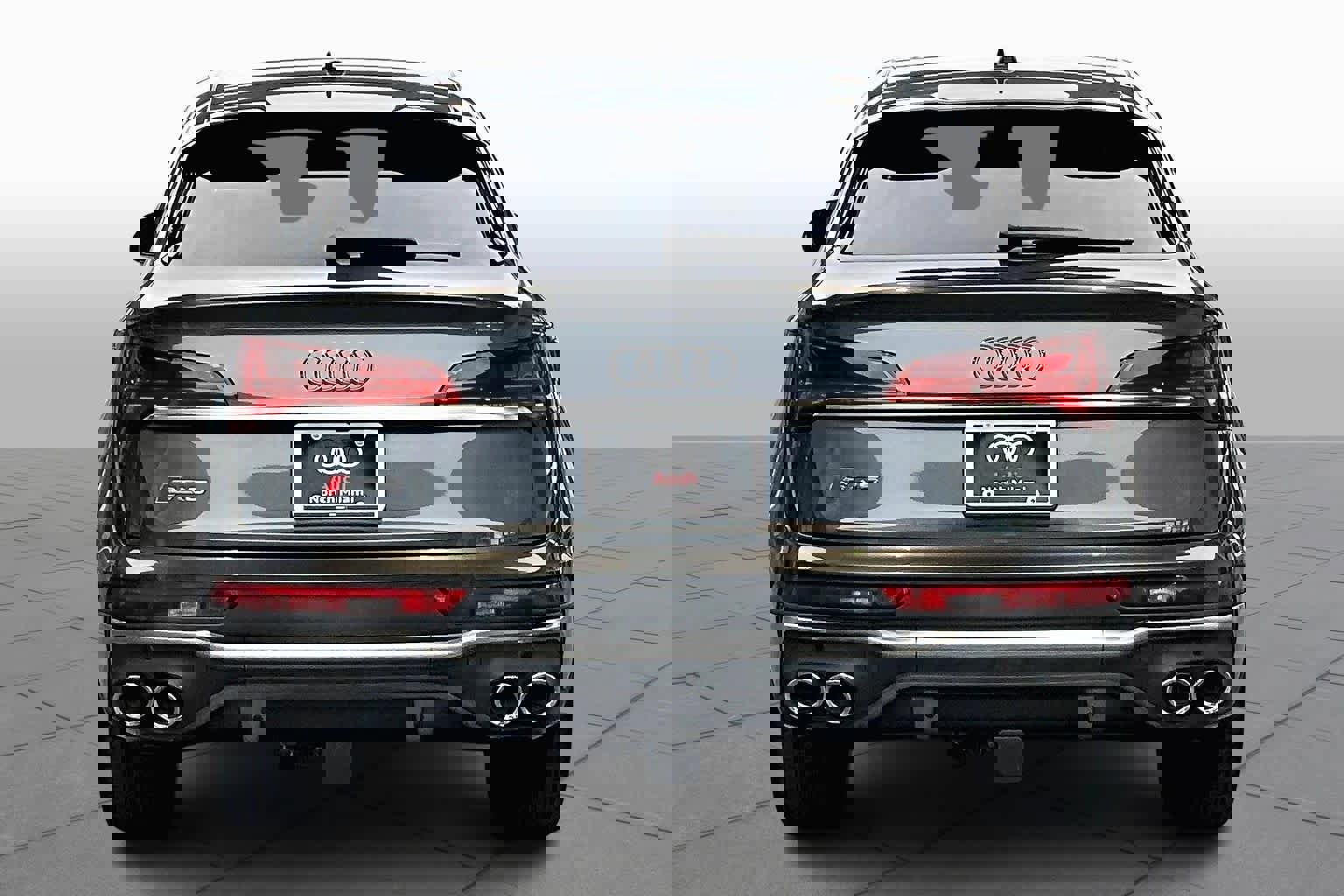 Used 2023 Audi SQ5 Prestige w/ Prestige Package image 4