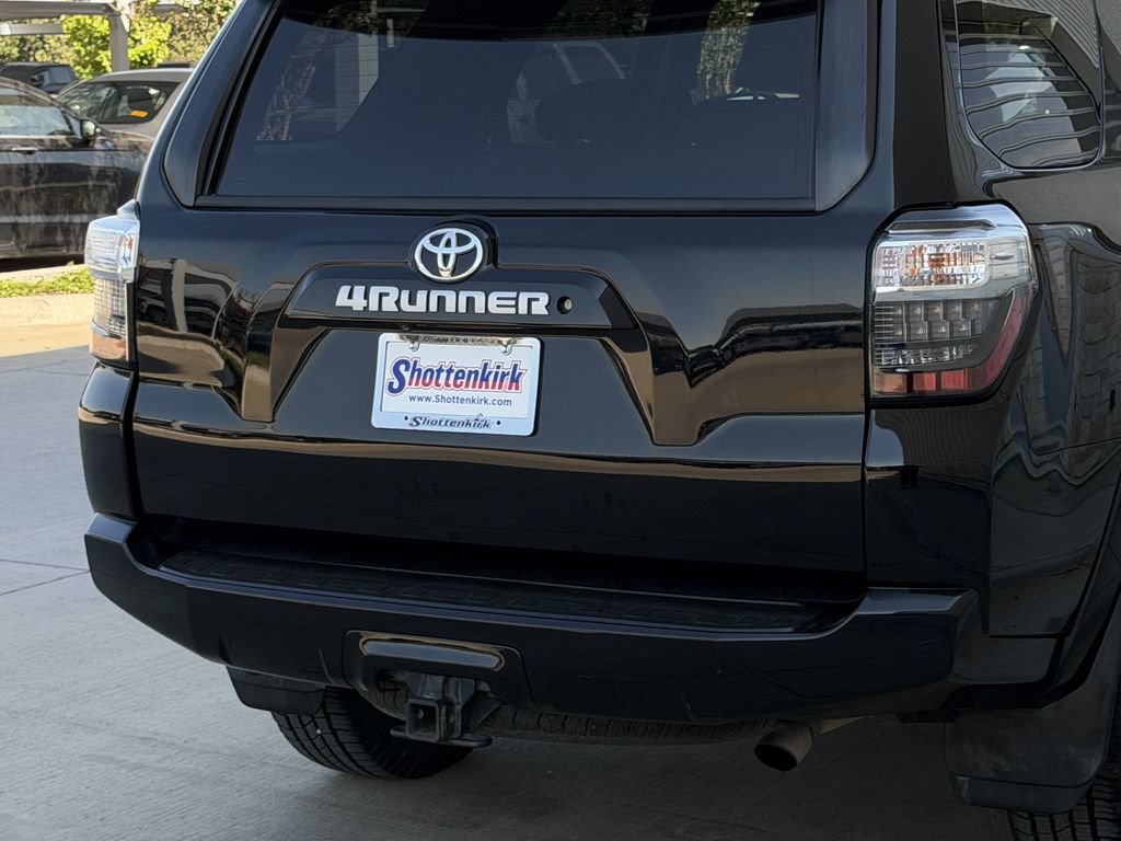 Used 2015 Toyota 4Runner SR5 AWD/4WD image 6