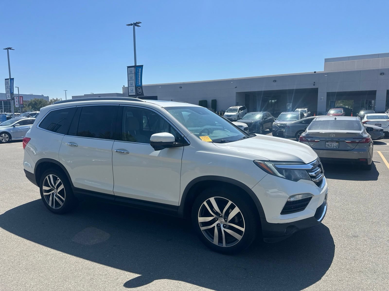 Used 2018 Honda Pilot Touring image 2