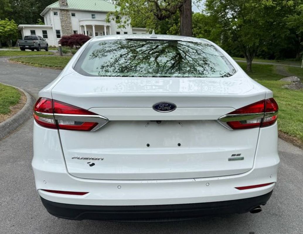 Used 2020 Ford Fusion SE FWD image 8