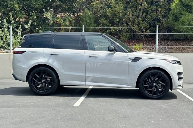 Used 2025 Land Rover Range Rover Sport Dynamic SE AWD/4WD image 6