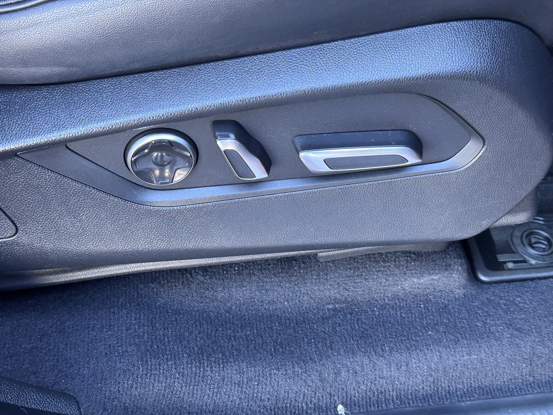 Used 2022 Acura MDX A-Spec image 11