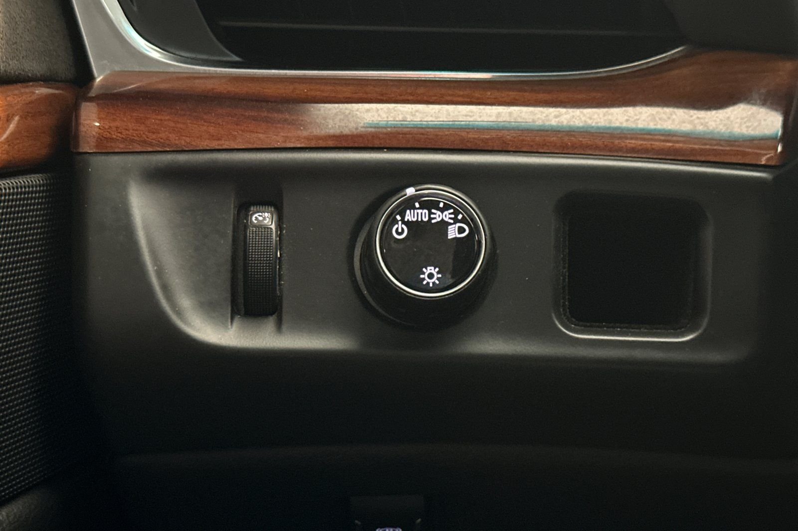 Used 2016 Cadillac Escalade Premium RWD image 35