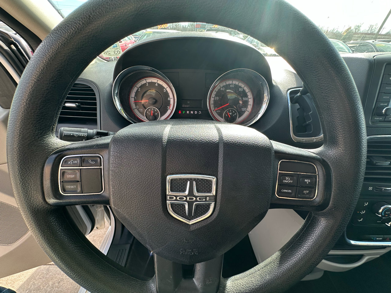Used 2019 Dodge Grand Caravan SE w/ UConnect Hands-Free Group image 13