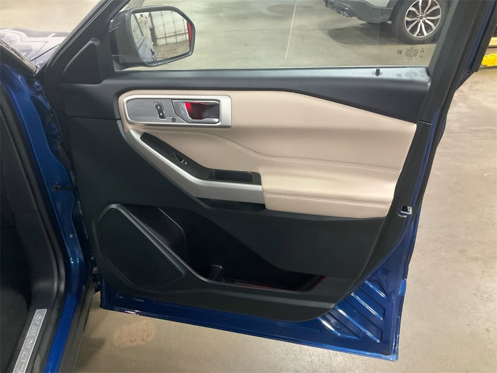 Used 2023 Ford Explorer Limited image 16