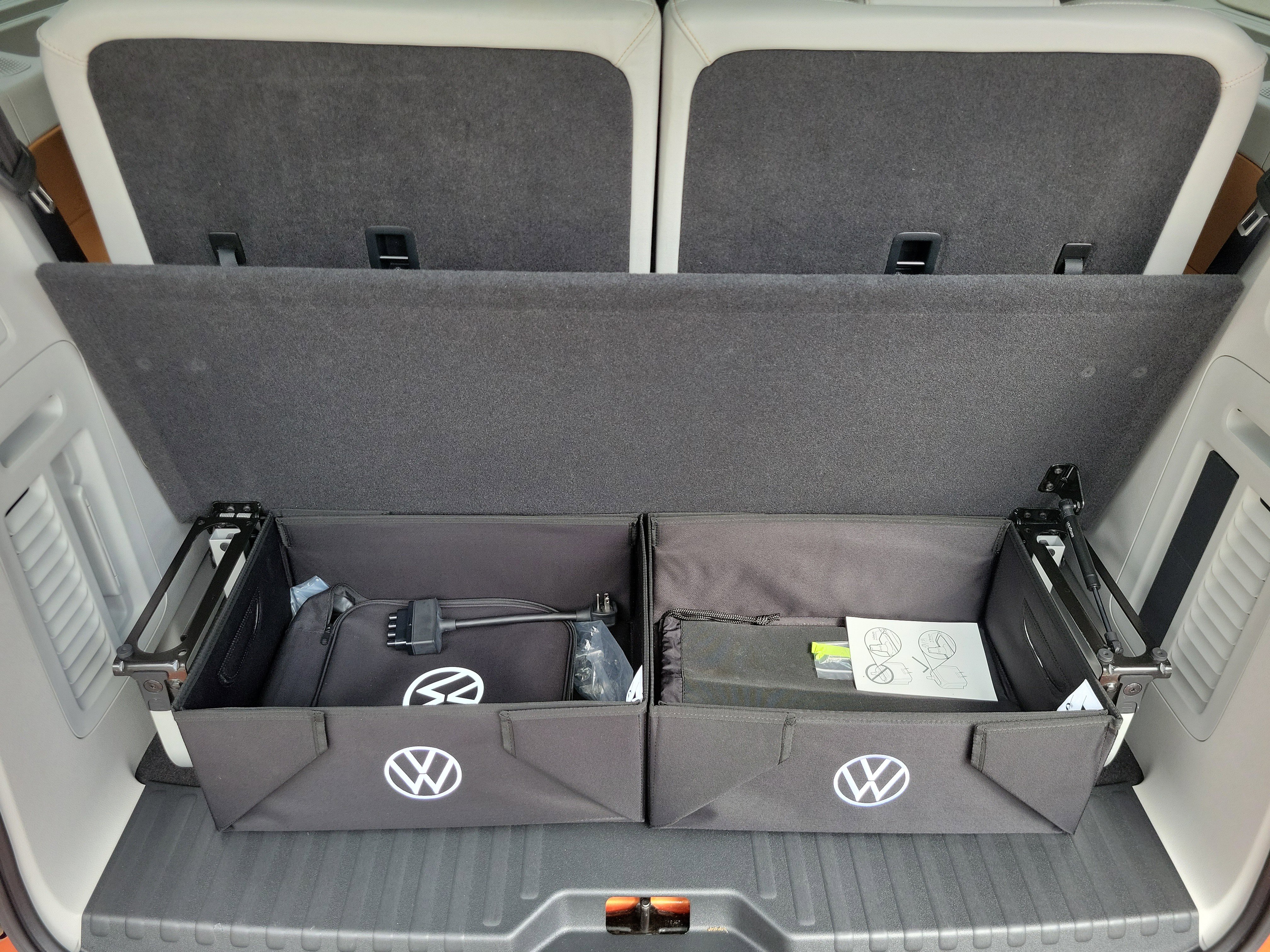 Used 2025 Volkswagen ID. Buzz 1st Edition image 5