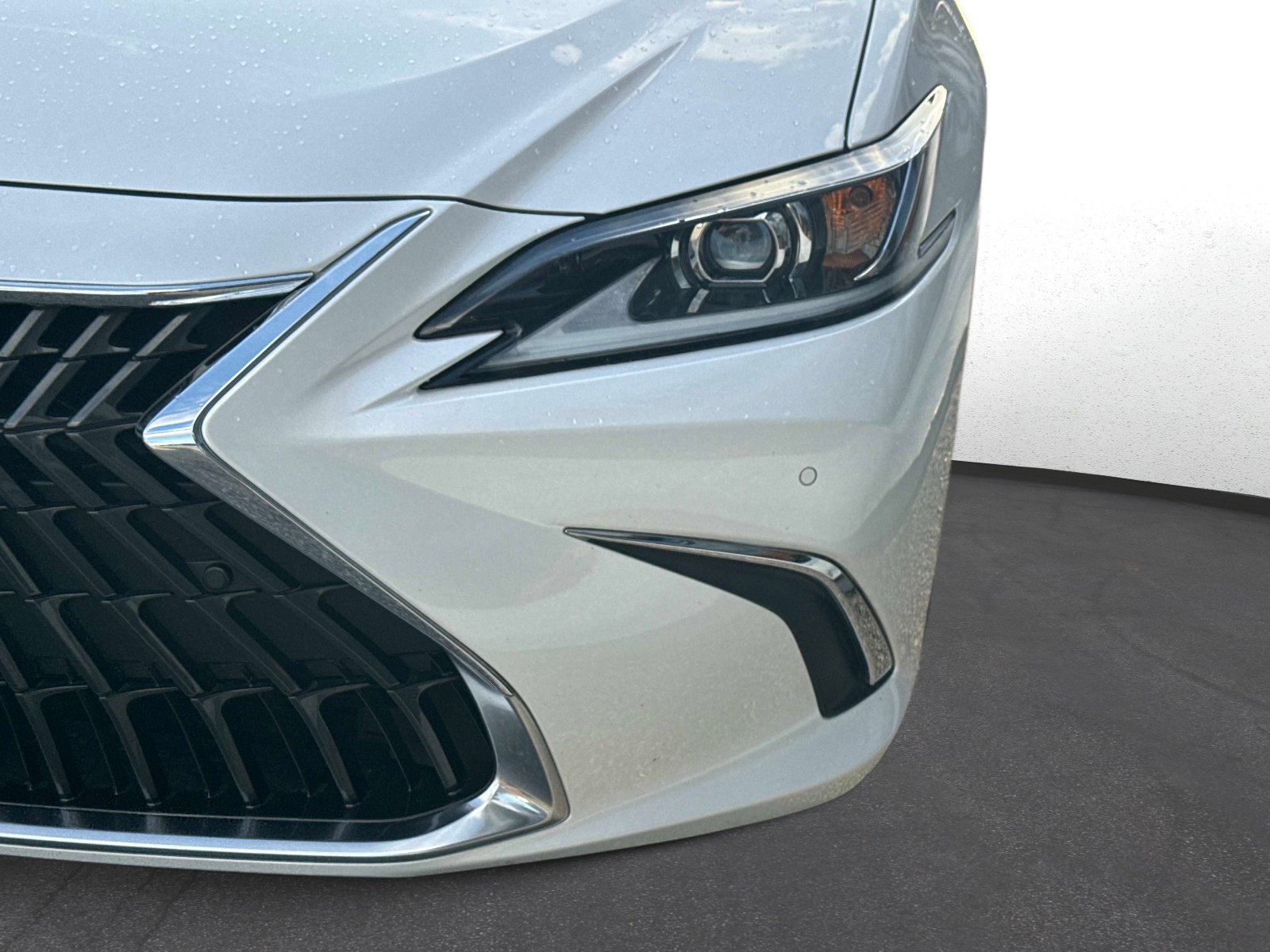 Used 2025 Lexus ES 350 w/ Premium Package FWD image 9
