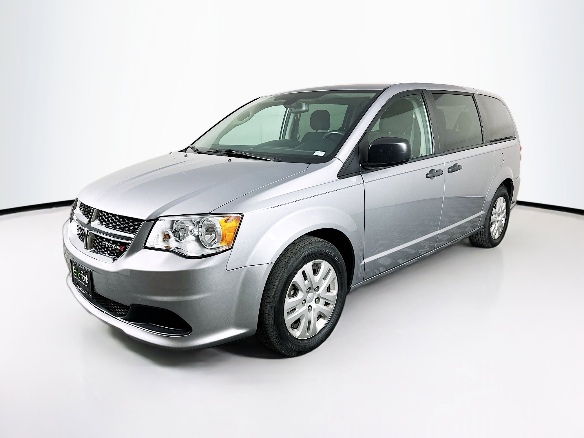 Used 2020 Dodge Grand Caravan SE w/ UConnect Hands-Free Group image 3