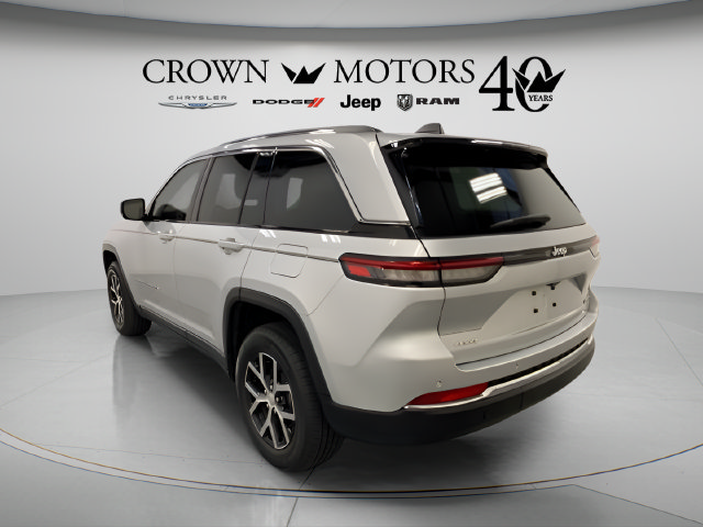 Used 2023 Jeep Grand Cherokee Limited AWD/4WD image 4