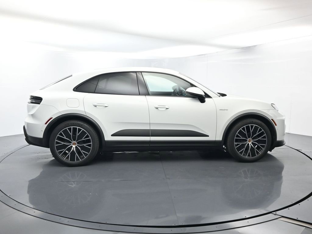 Certified 2025 Porsche Macan Electric image 16