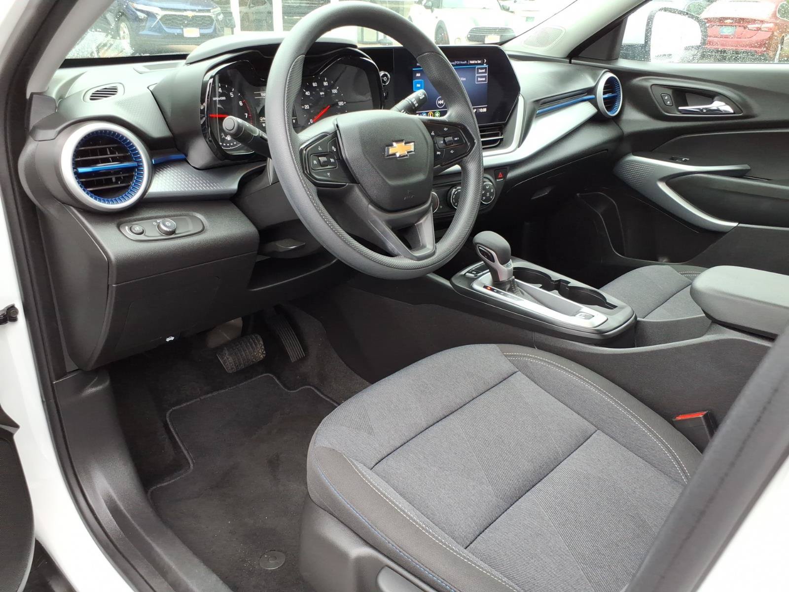 Certified 2024 Chevrolet Trax LS w/ LS Convenience Package FWD image 13