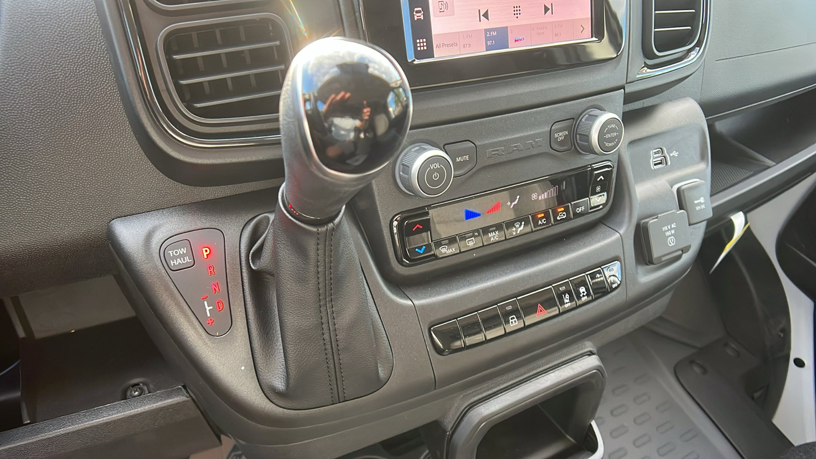 New 2025 RAM ProMaster 1500 w/ Safety Group FWD image 24
