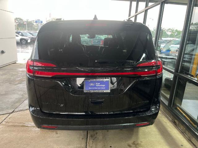 Used 2025 Chrysler Pacifica Limited FWD image 5