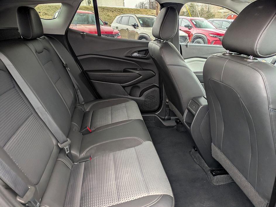 Used 2025 Chevrolet Trax LT image 30