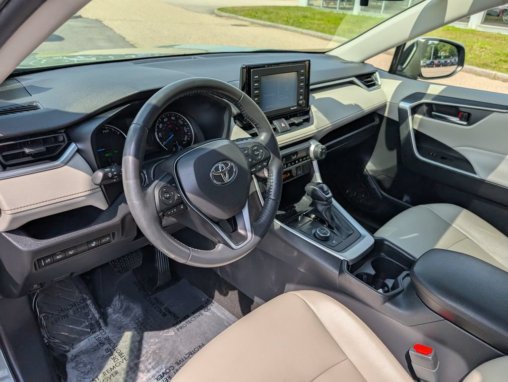 Used 2021 Toyota RAV4 XLE w/ Convenience Package AWD/4WD image 18