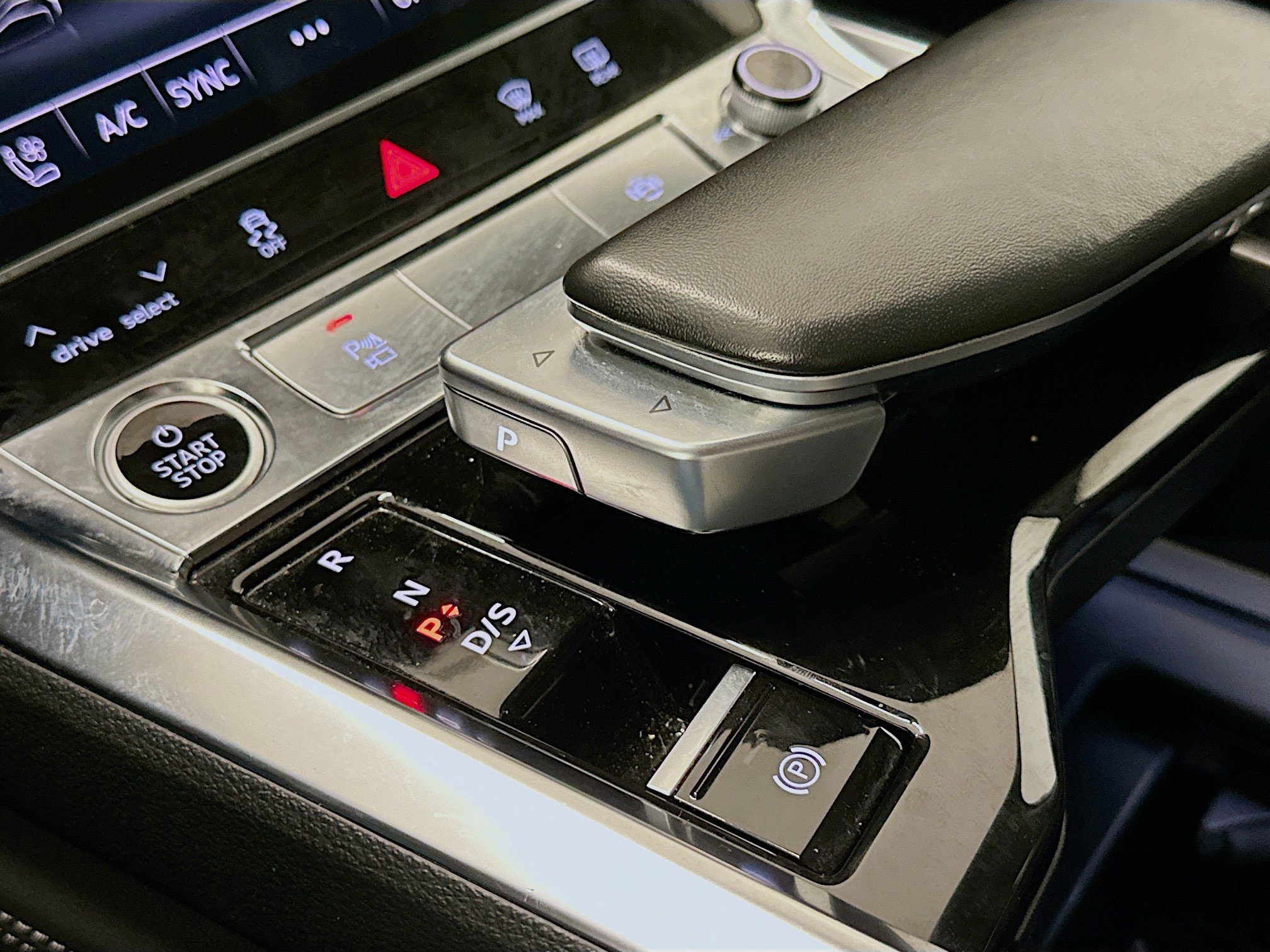 Used 2023 Audi e-tron Premium Plus w/ Premium Plus Package image 25