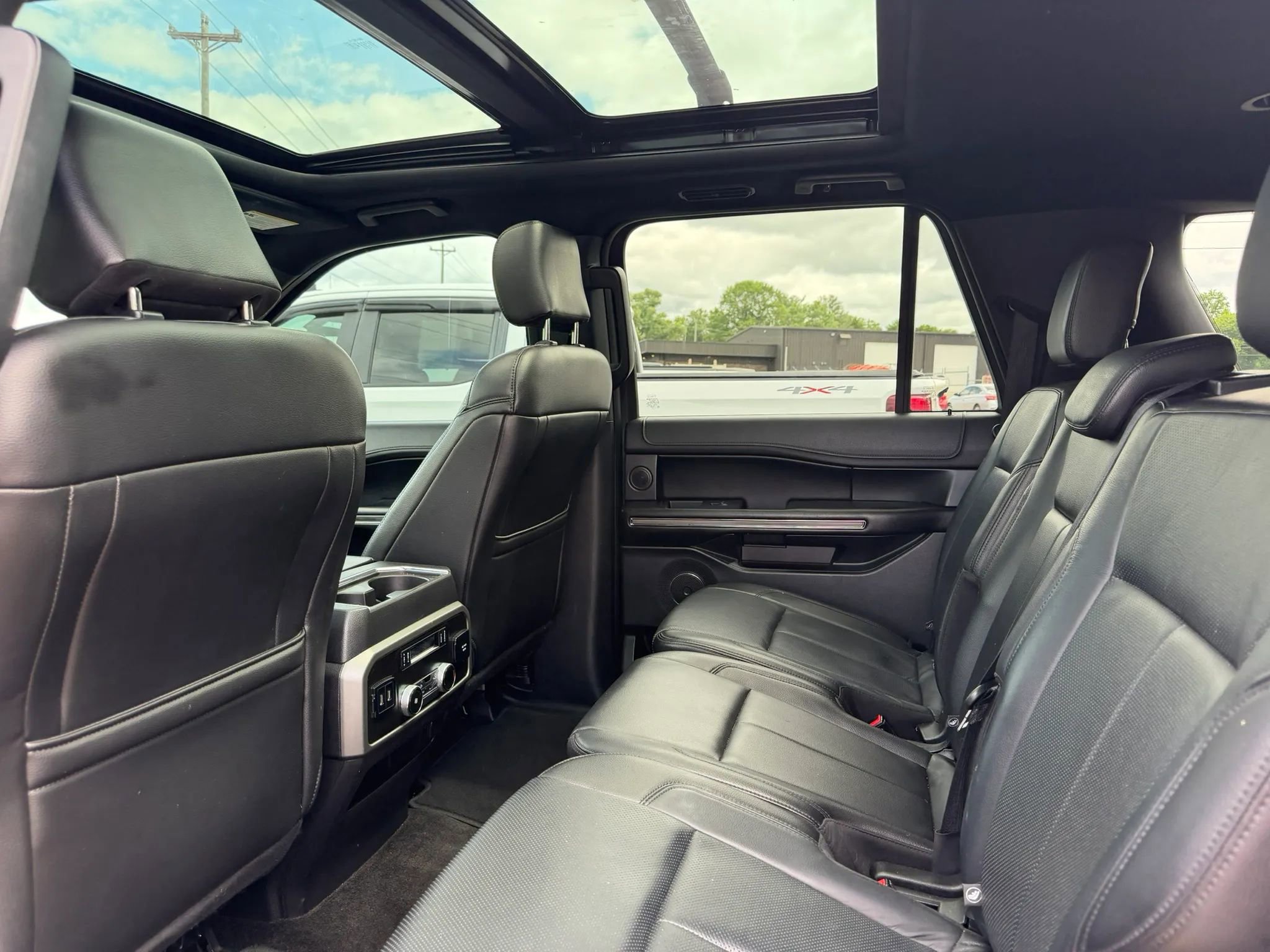 Used 2018 Ford Expedition Max XLT w/ Equipment Group 202A AWD/4WD image 13
