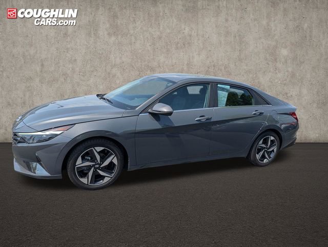Certified 2023 Hyundai Elantra Limited w/ Cargo Package FWD image 4