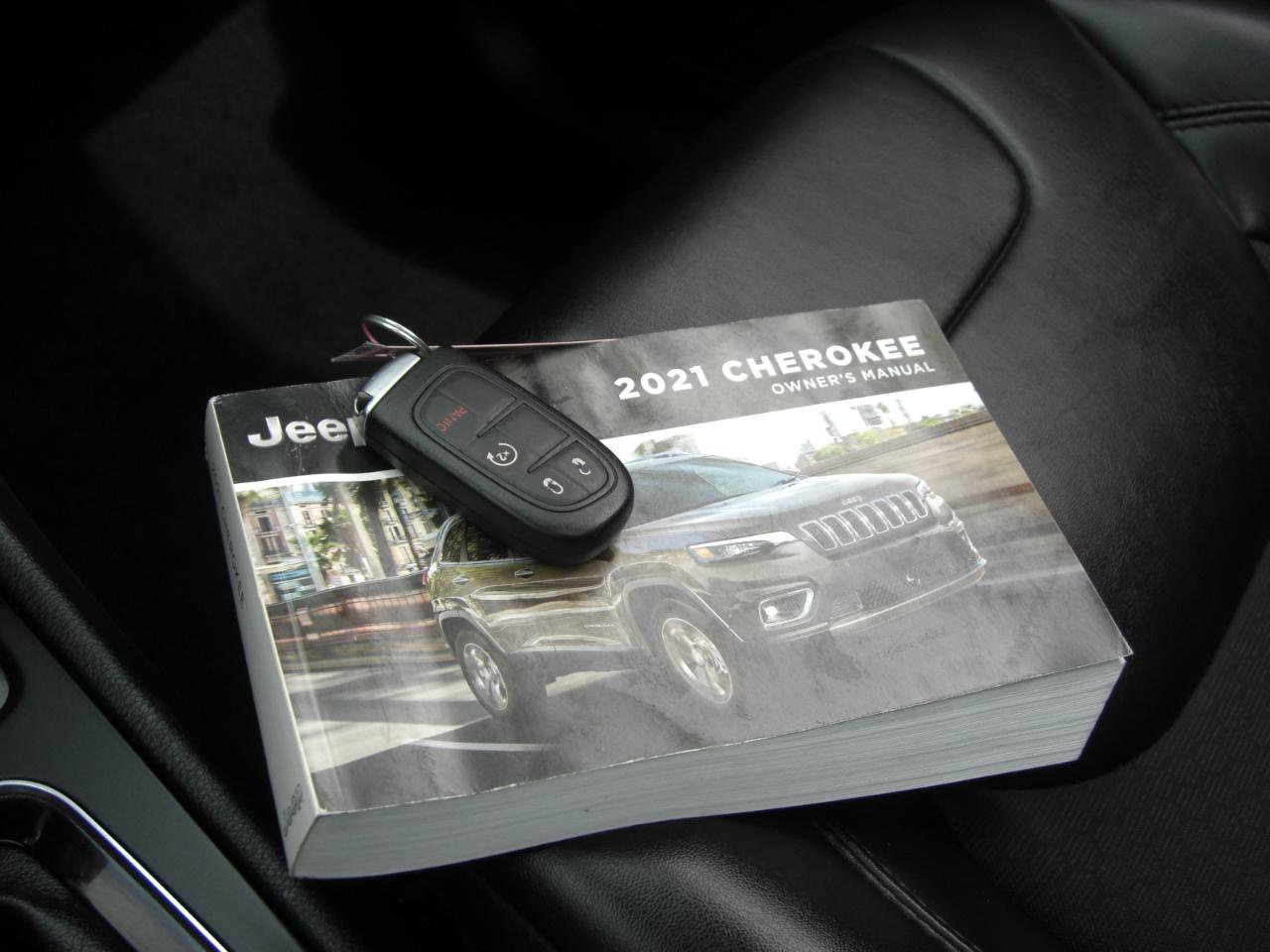 Used 2021 Jeep Cherokee Latitude Plus w/ Sun & Sound Group image 18