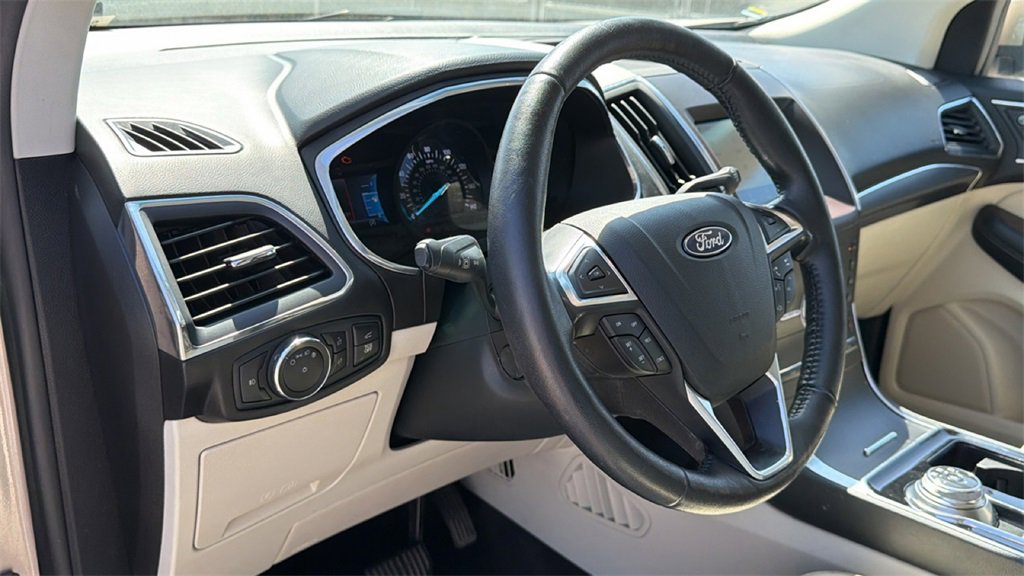 Used 2020 Ford Edge Titanium image 22