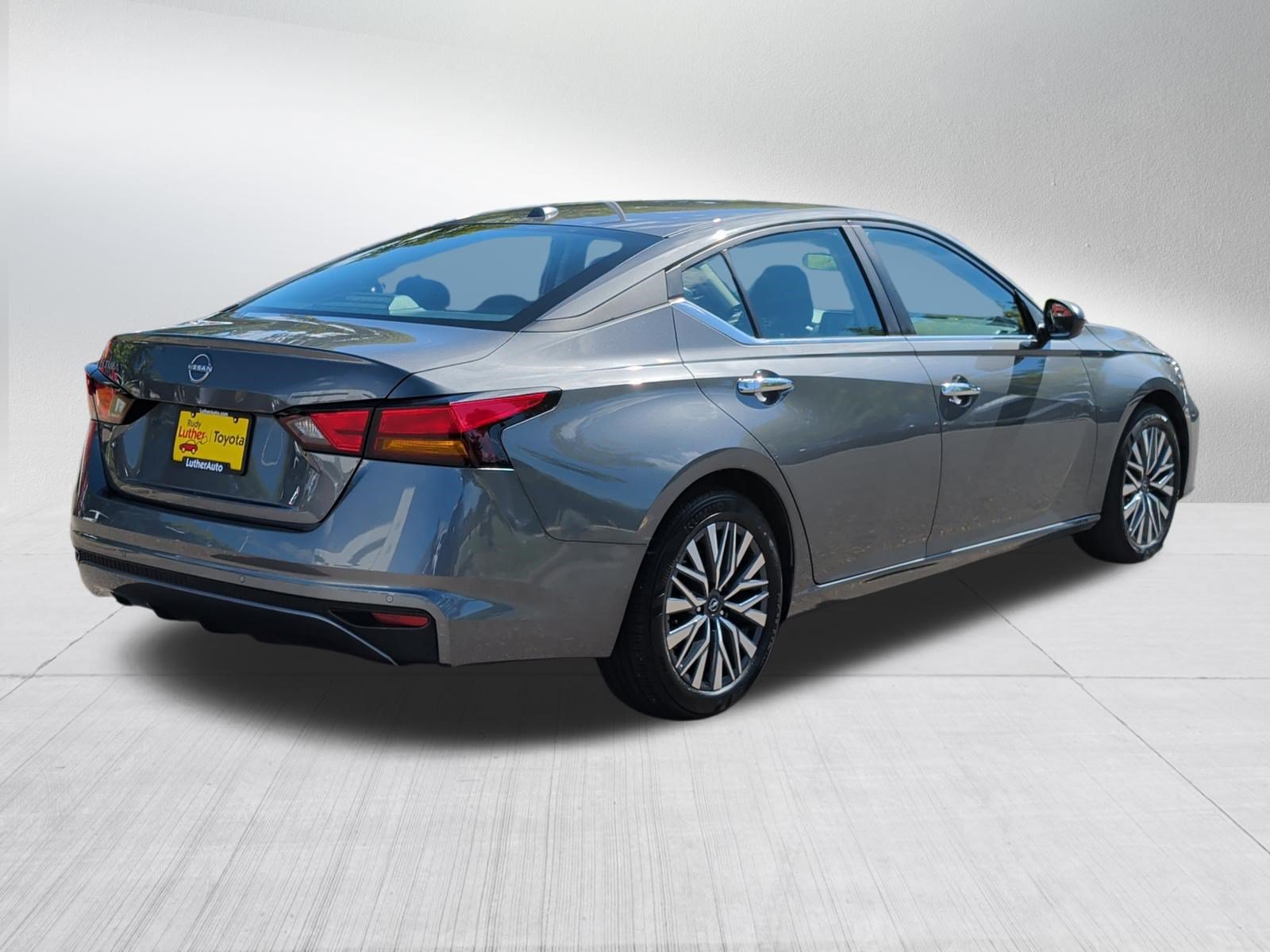 Used 2025 Nissan Altima 2.5 SV FWD image 7