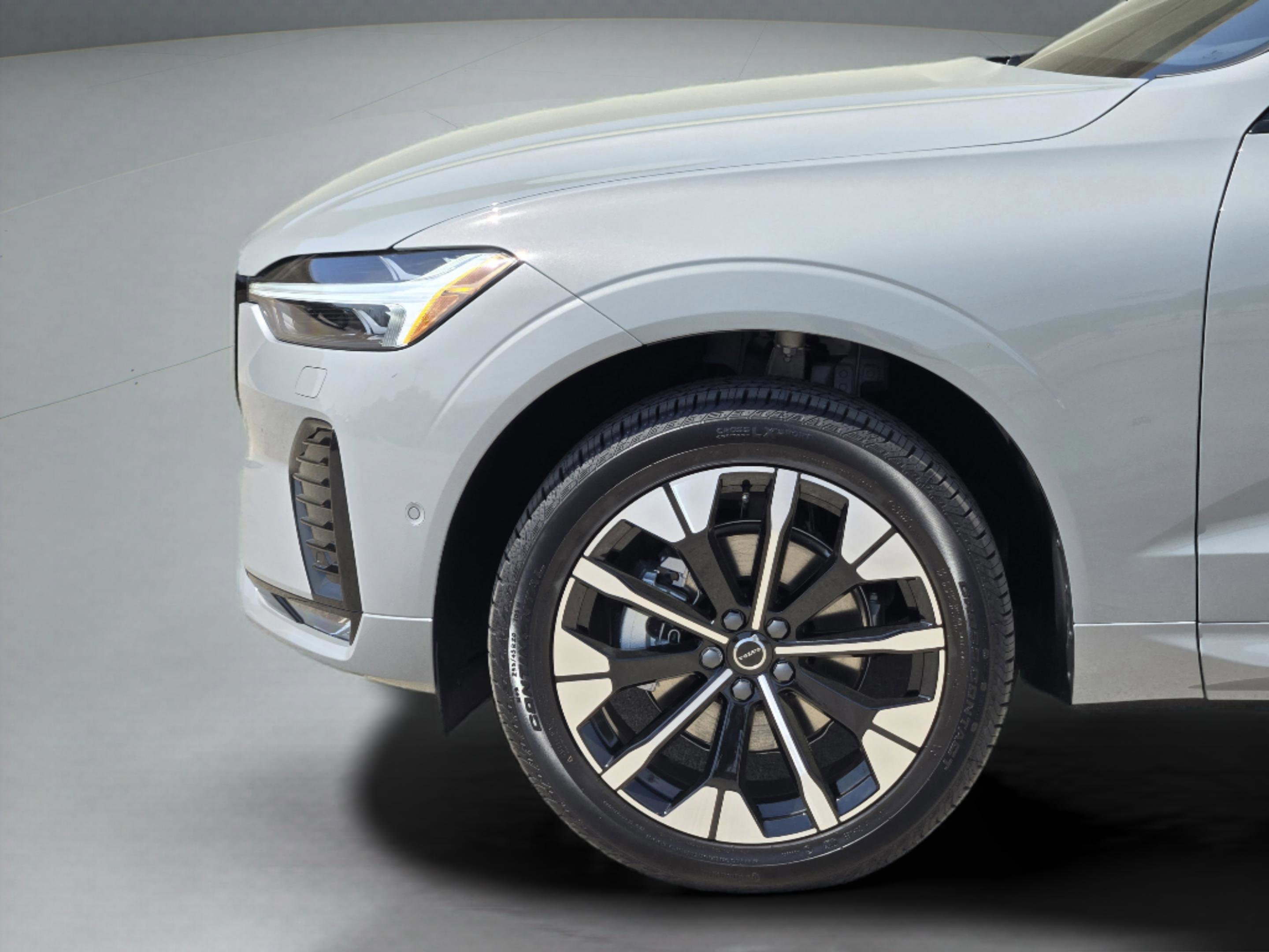 New 2026 Volvo XC60 B5 Plus w/ Protection Package Premier image 11