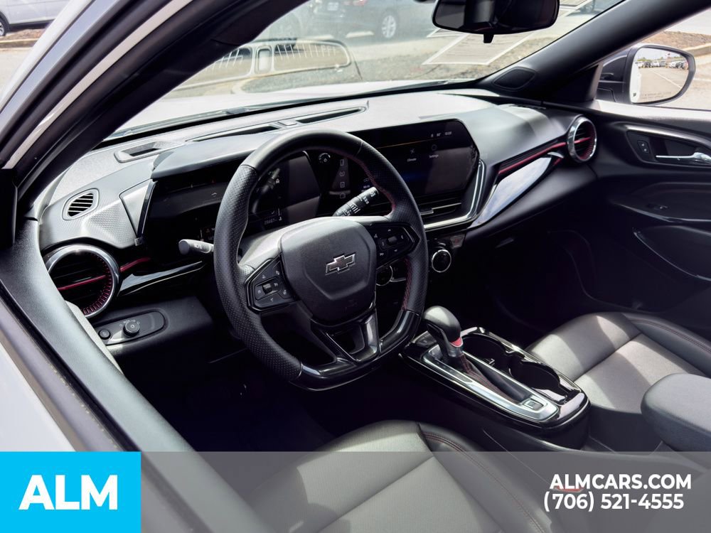 Used 2025 Chevrolet Trax RS w/ Sunroof Package image 11