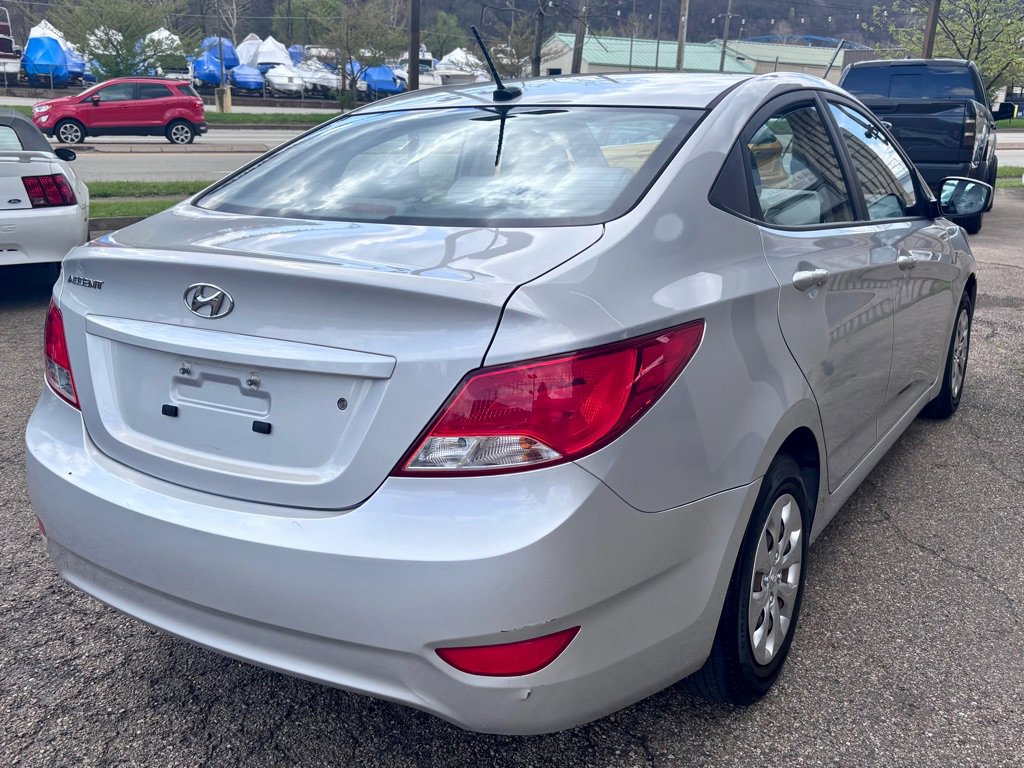 Used 2016 Hyundai Accent SE FWD image 5