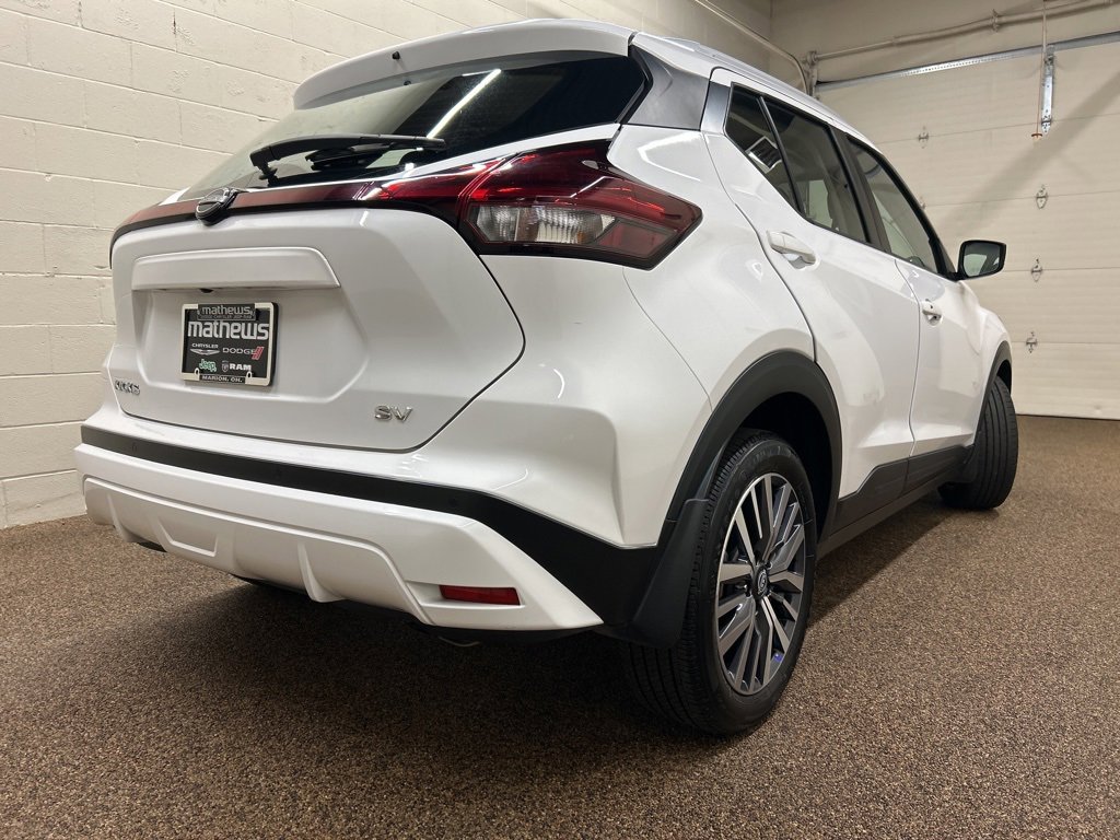 Used 2023 Nissan Kicks SV image 2