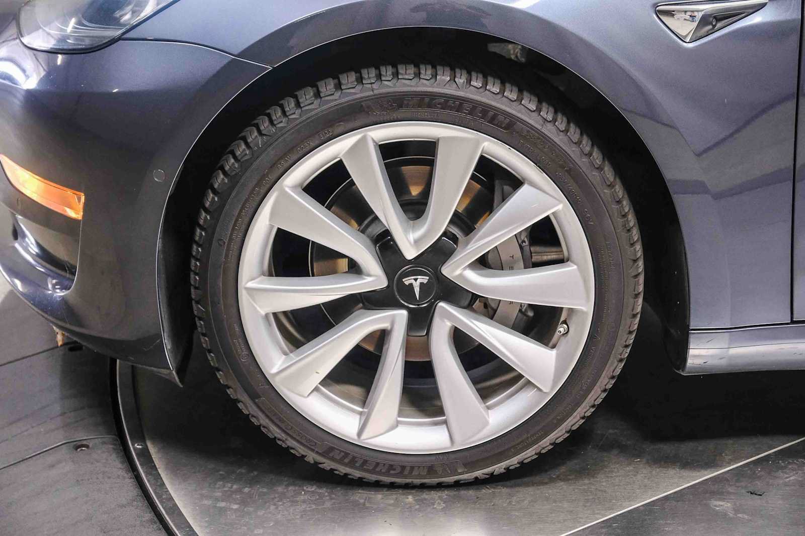 Used 2018 Tesla Model 3 Long Range RWD image 10