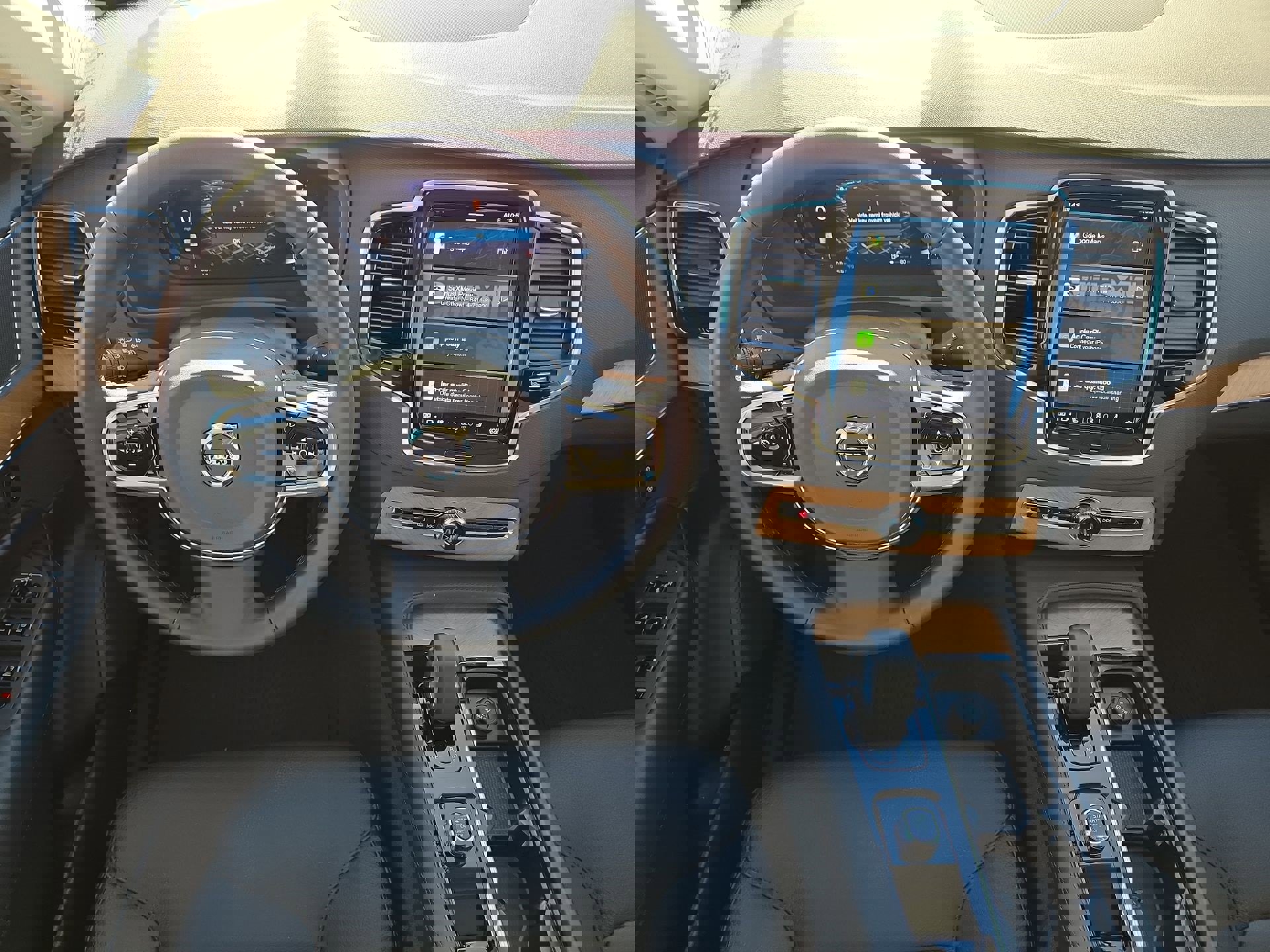 Used 2025 Volvo XC90 B5 Plus w/ Protection Package Premier image 14