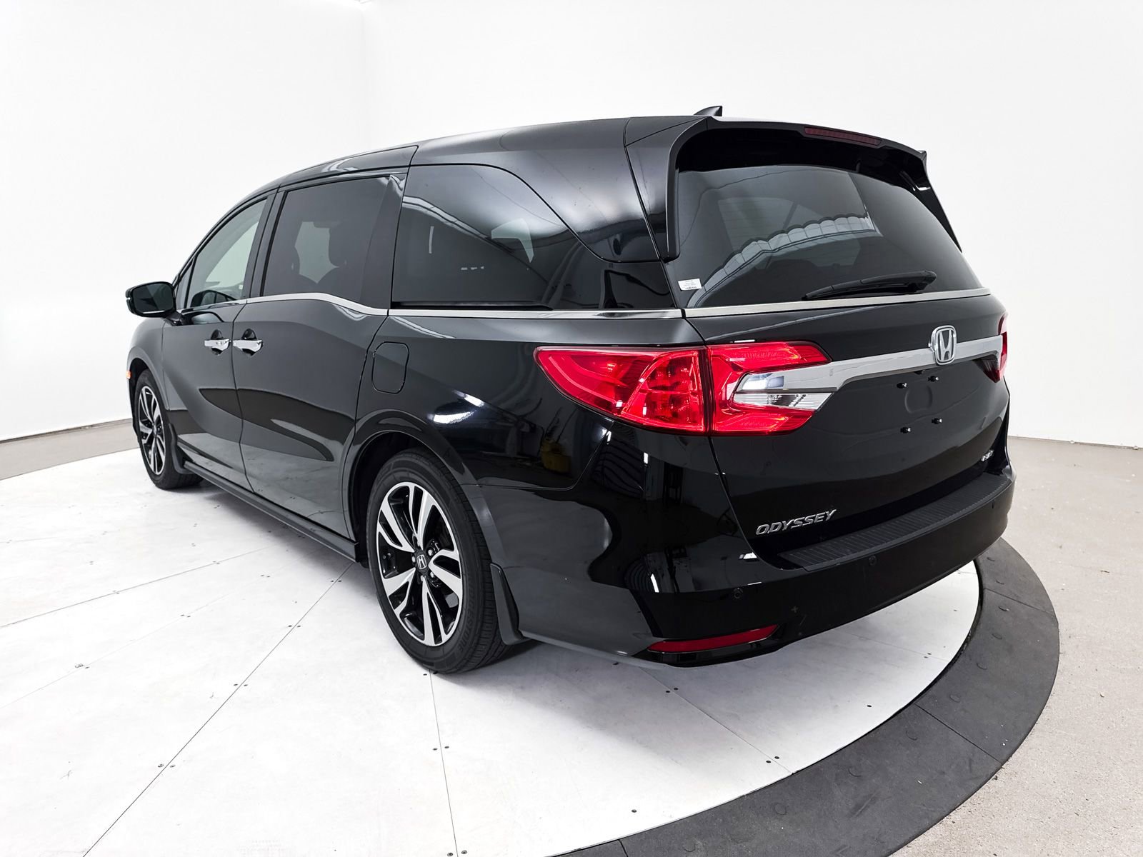 Used 2018 Honda Odyssey Elite image 15