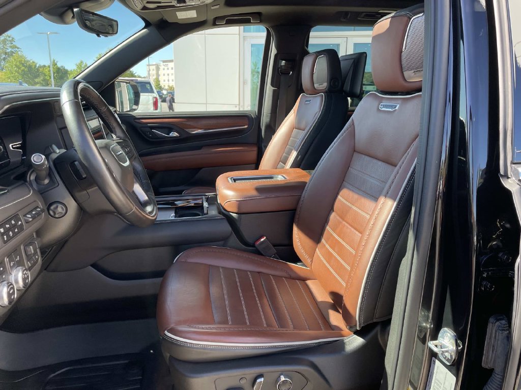 Used 2024 GMC Yukon Denali Ultimate AWD/4WD image 19