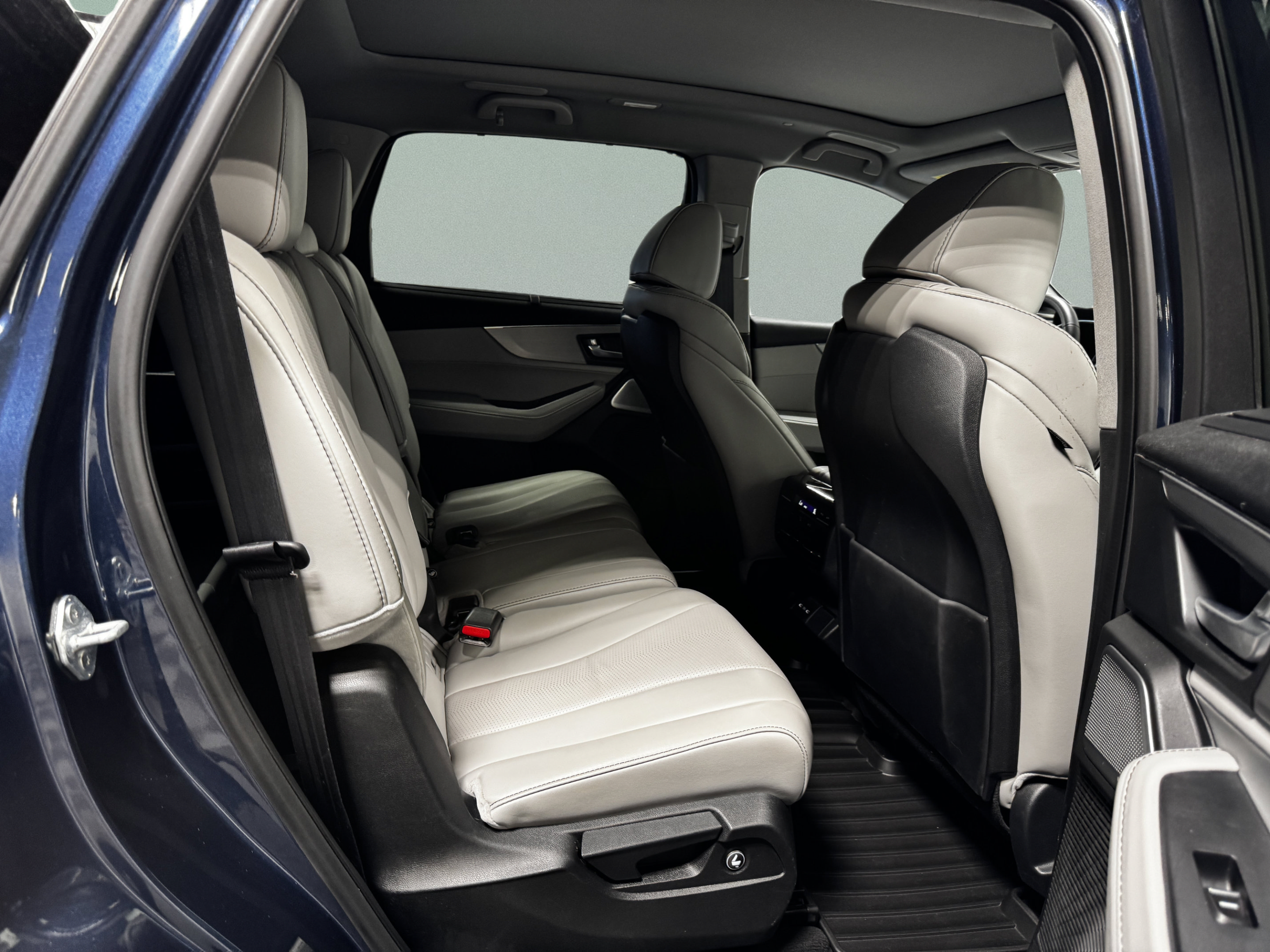 Certified 2025 Acura MDX w/ Technology Package AWD/4WD image 29