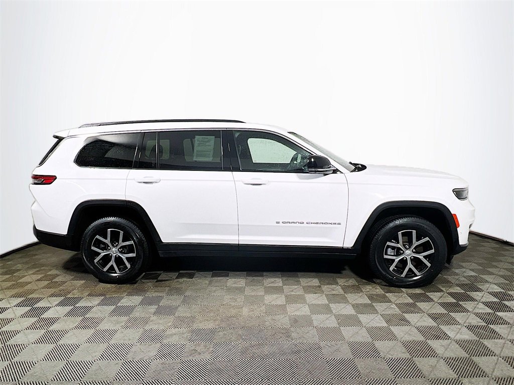 Used 2024 Jeep Grand Cherokee L Limited w/ Luxury Tech Group II image 9