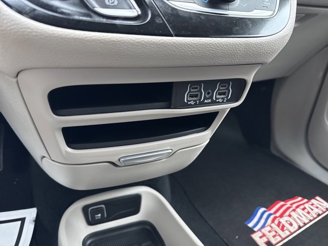 Used 2024 Chrysler Pacifica Select image 14