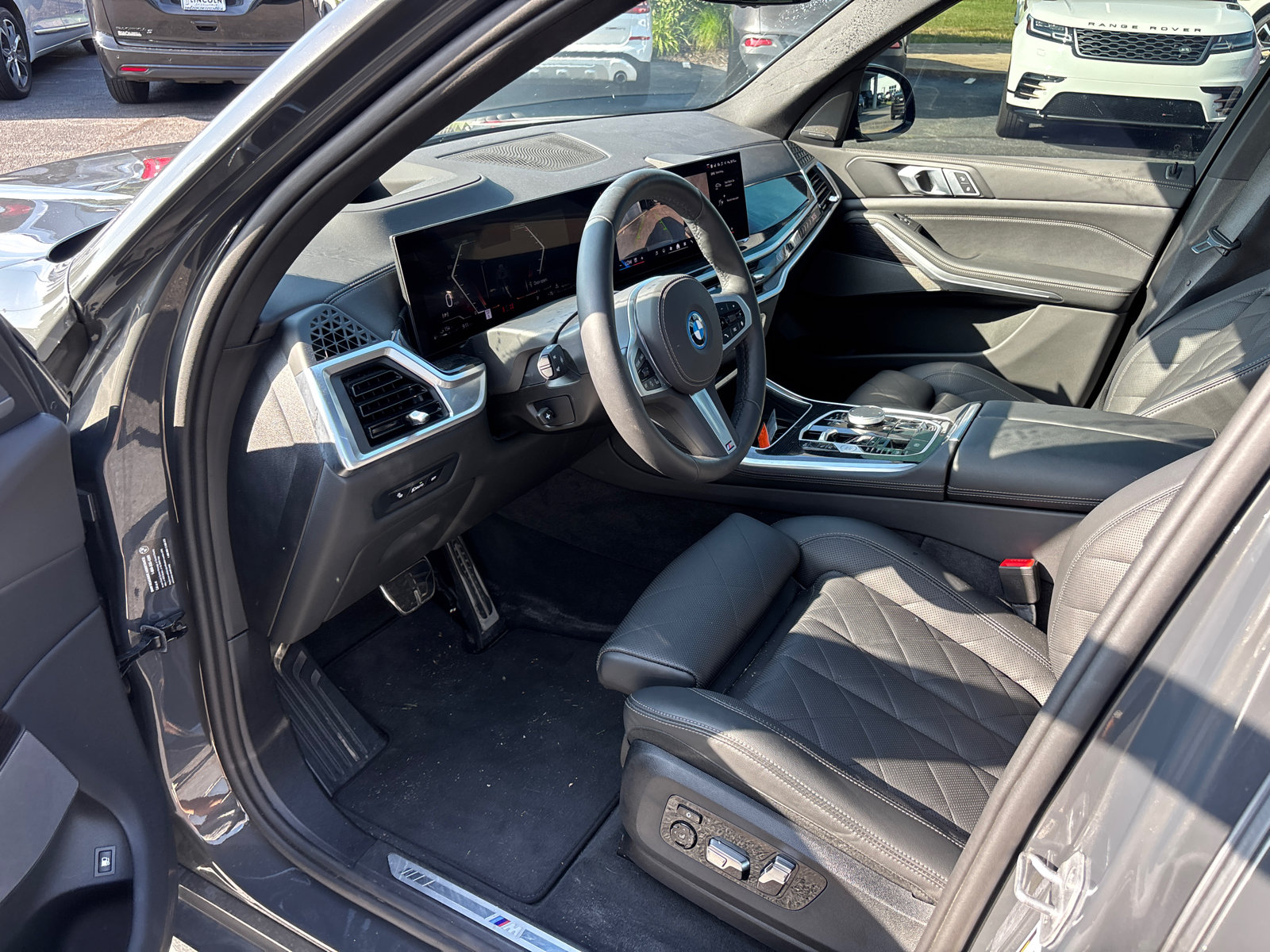 Used 2025 BMW X5 xDrive50e w/ M Sport Package AWD/4WD image 24