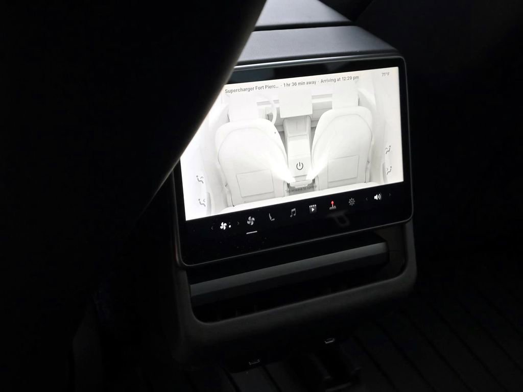 Used 2025 Tesla Model 3 image 23