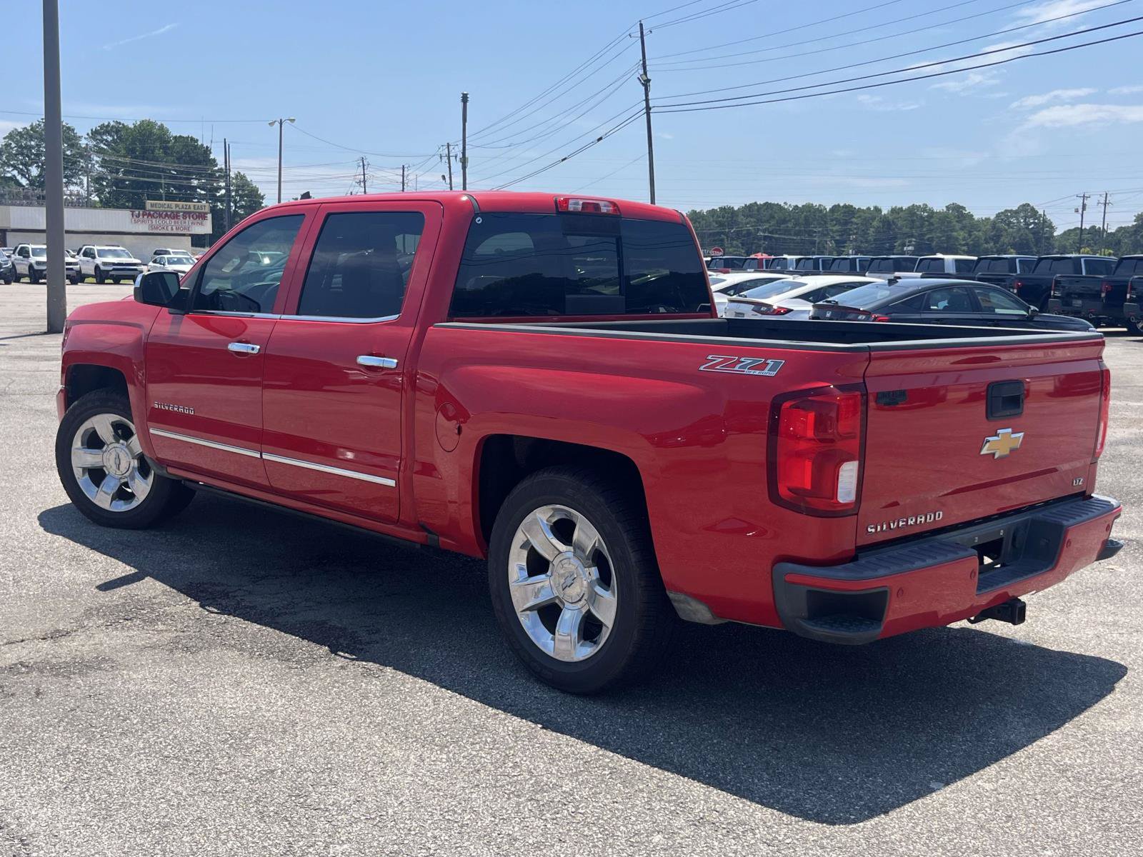 Used 2017 Chevrolet Silverado 1500 LTZ Z71 w/ LTZ Plus Package AWD/4WD image 5