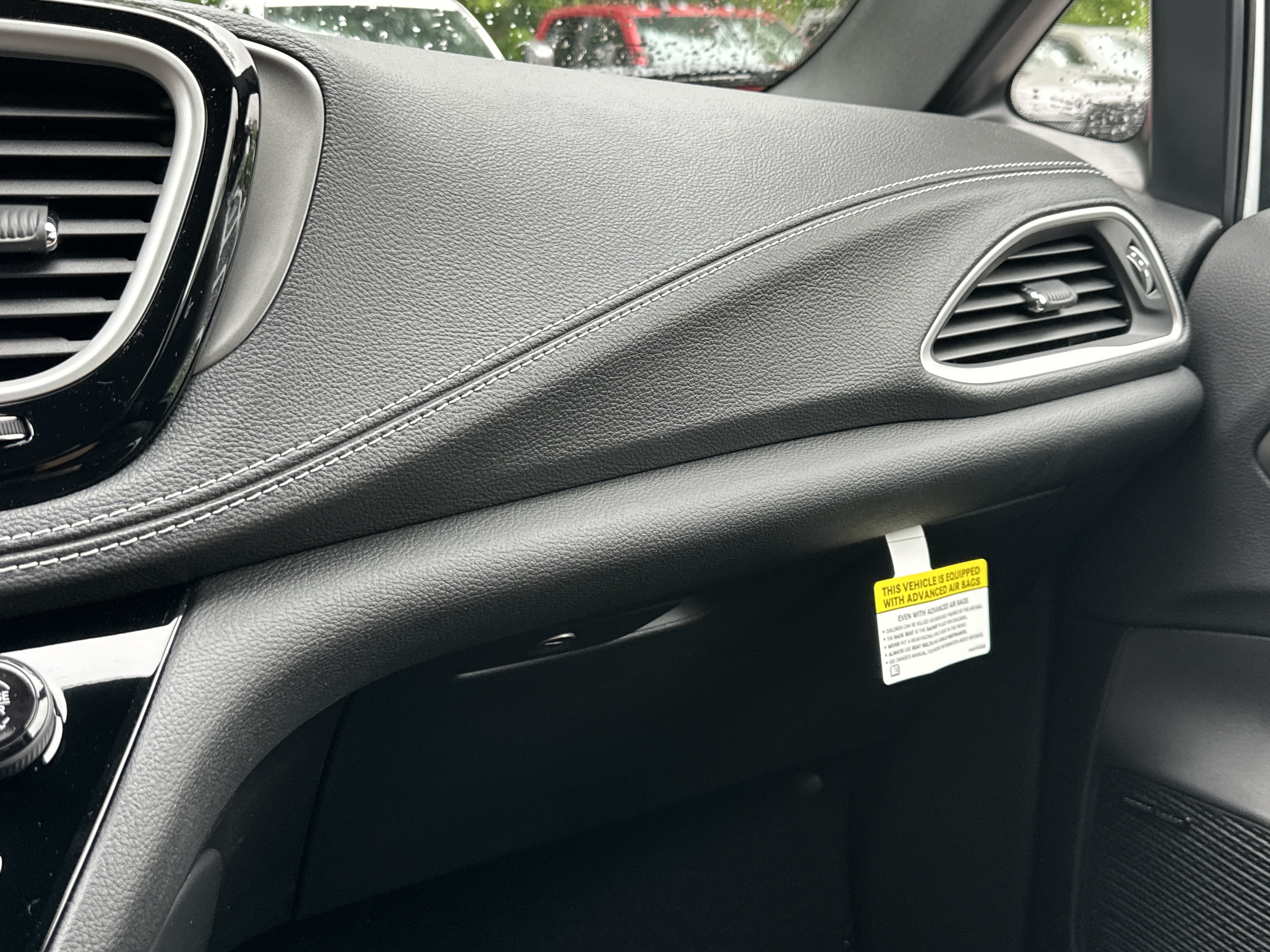 New 2027 Chrysler Pacifica Limited FWD image 4