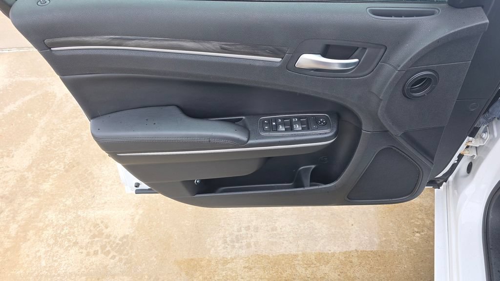 Used 2019 Chrysler 300 Touring w/ Quick Order Package 2EF RWD image 22